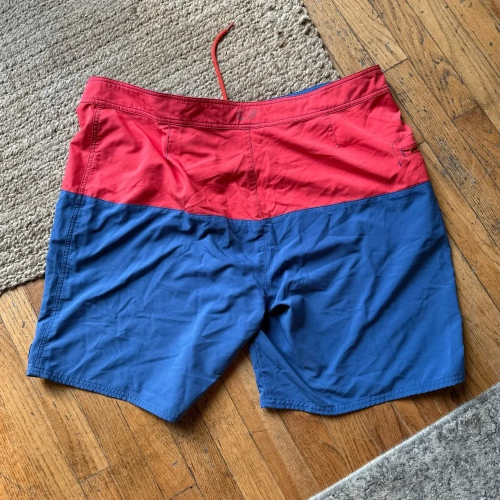 Vineyard Vines Red and Blue Men's Board Shorts sz: 42